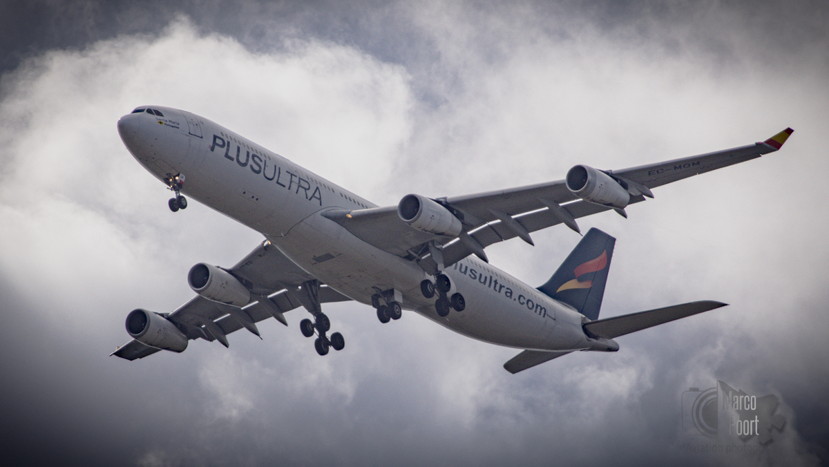 Airbus A340-313X (EC-MQM) Twente airport.